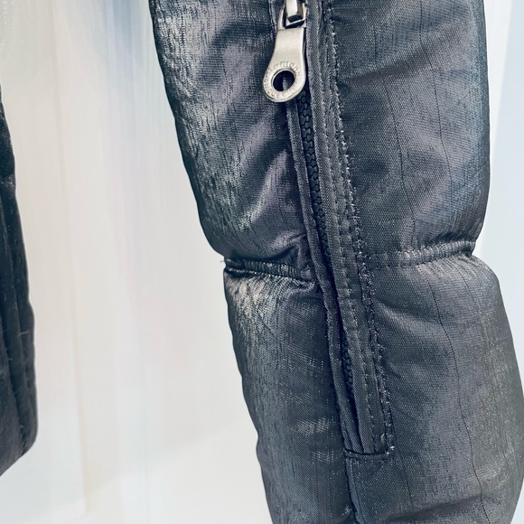 Fur-hooded ski & snow jacket from A Diamond in the Snow, size 4 - Picture 5 of 16